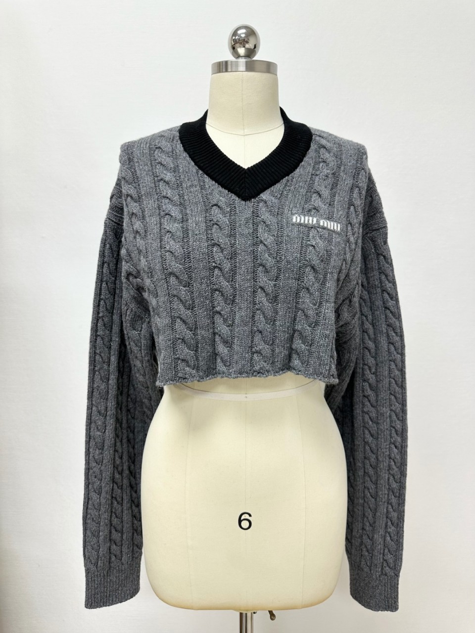 미우미우 (Miu Miu) 케이블 니트 크롭 스웨터 36 38 40 #타지아