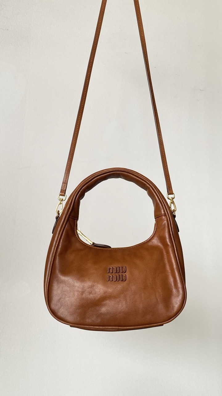 25FW 미우미우 원더백 완더백 토트백 숄더백 5BC125VOMF 2IER F0046 COGNAC 21x6x23cm