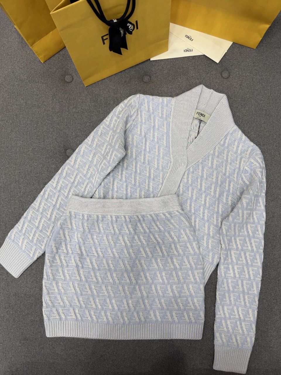 25SS 펜디 여성 플로트 FF 가디건 + 스커트 파우더블루 FZE504ATPLF1R0P 38 40 42