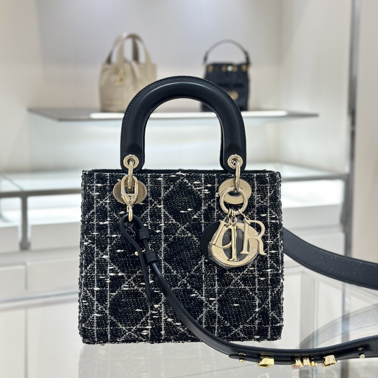 디올 (DIOR) Lady 미니 백 M0505ODIO_M197 125393827 20*17*8cm #여왕샵