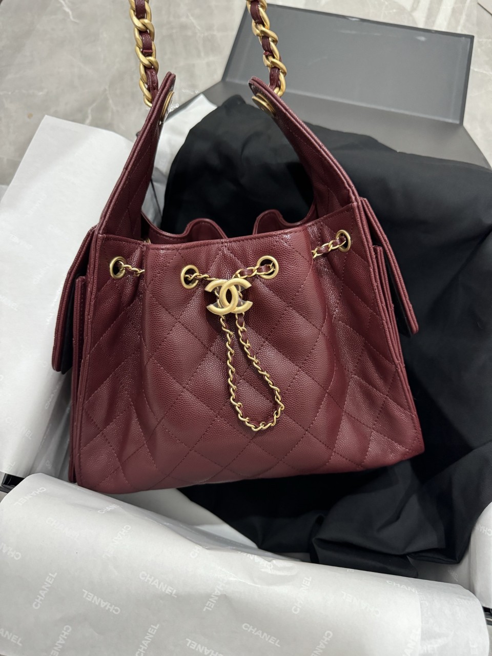 샤넬 25백 캐비어 스몰 뉴시즌 금장 골드 버건디 AS5293 28*14*21cm #vvip공장