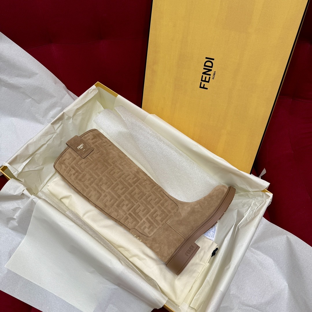 펜디 (Fendi) FF 로고 패턴이 새겨진 스웨이드 롱 부츠 35~40 #폭스샵