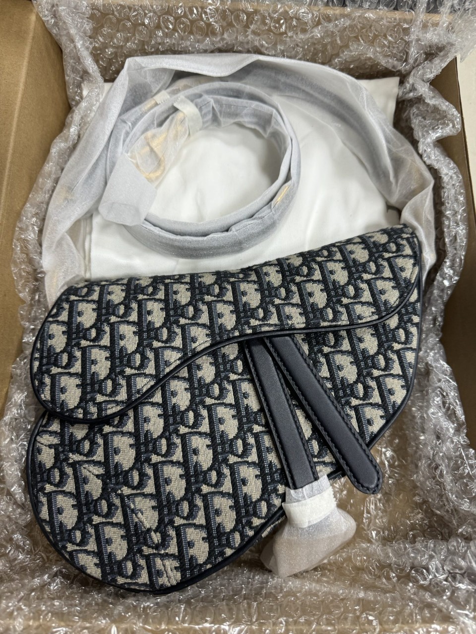 디올 DIOR 새들백 미듐 M0446 25*20*6cm #vvip공장