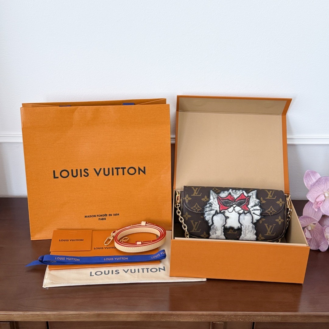 루이비통 LOUIS VUITTON 월릿 온 체인 아이비 M15148 12*4.3*23.5cm